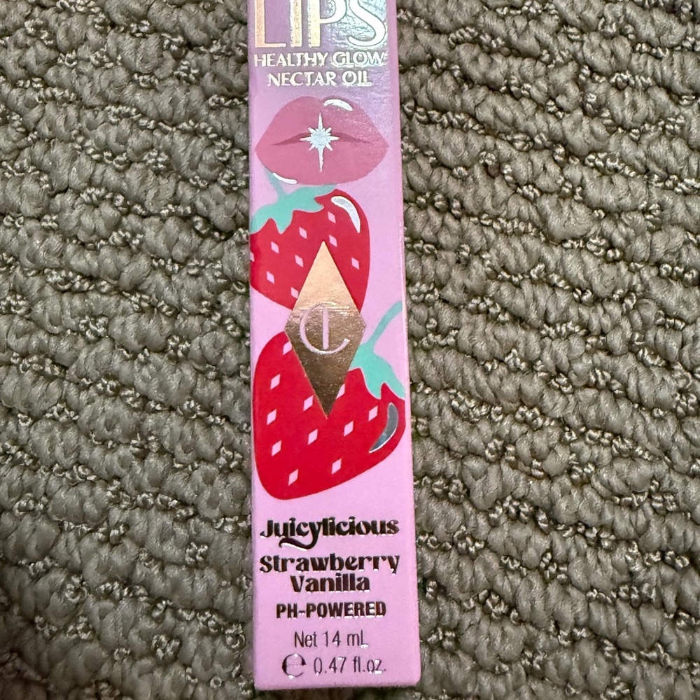 Charlotte Tilbury Juicylicious Strawberry Vanilla Lip Oil -